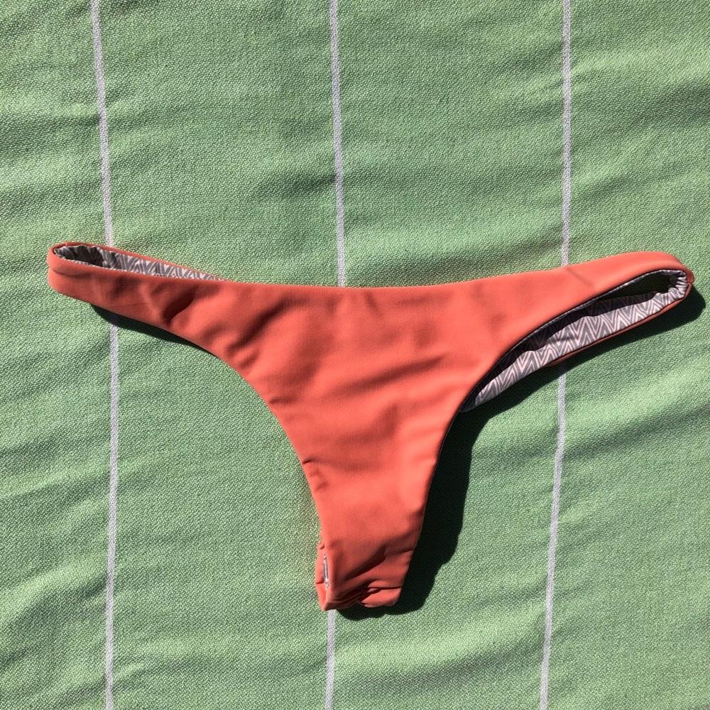 Acacia Axel scrunch thong bottom - coral - Large